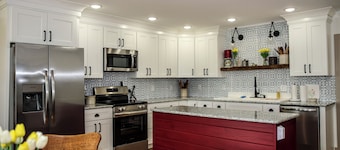 Charming 5-bedroom farmhouse with WiFi, AC in serene Fountain Run