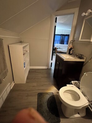 Bidet, håndklæder, Toiletpapir