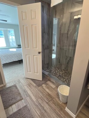Shower, hair dryer, towels, soap - Townhome Retreat with Waterfall View (Durango)