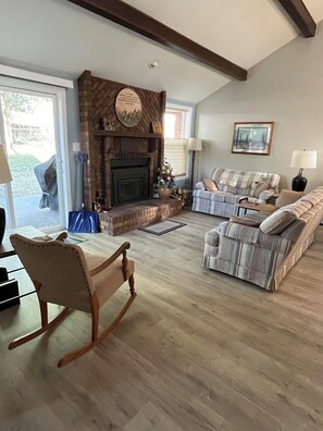 Smart TV, fireplace, books, computer monitors - Townhome Retreat with Waterfall View (Durango)