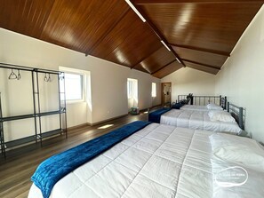 2 dormitoris, planxa i posts de planxar, Internet i roba de llit 