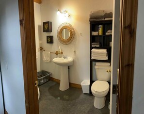 Dusche, Handtücher, Seife, Toilettenpapier