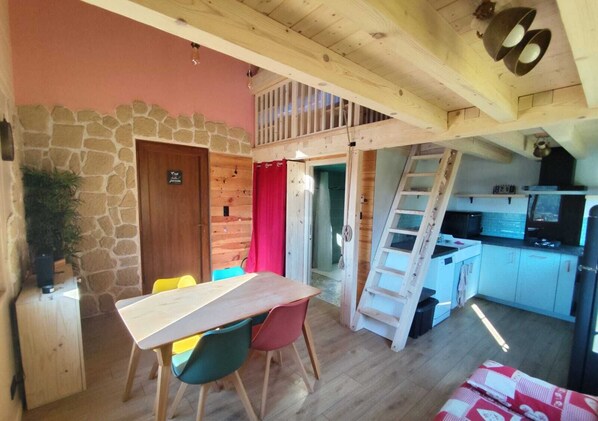 Outdoor dining - Célestin's cabin (Basse-sur-le-Rupt)