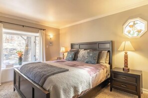 5 bedrooms, free WiFi, bed sheets
