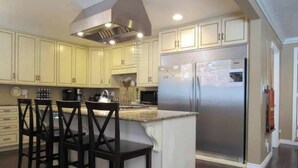 Coffee/tea maker, fridge, microwave, oven - 5 Bdrm, 4 Bath Home w/SPA & POOL TABLE Sleeps 12 (Big Bear)