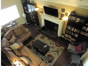 Smart TV, fireplace, DVD player, books