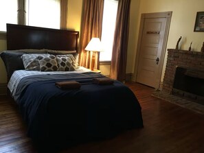 1 slaapkamer, een strijkplank/strijkijzer, wifi, beddengoed