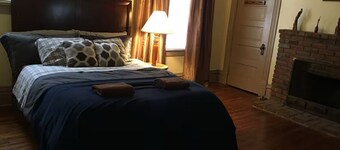 'Fred' - Walk to UK/Downtown!