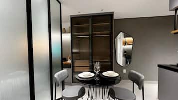 Deluxe Studio | Dining