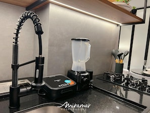 Deluxe Studio | Private kitchen