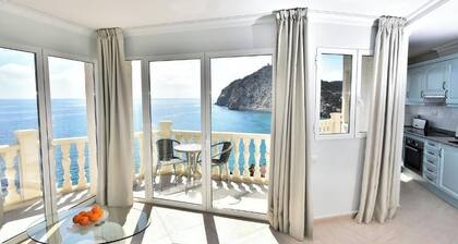 1 minute from the beach! sea, mountain, island and 16th century tower views.