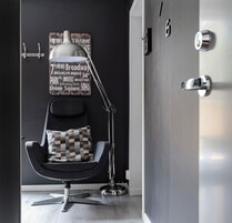 Decoración personalizada, muebles diferentes y escritorio 