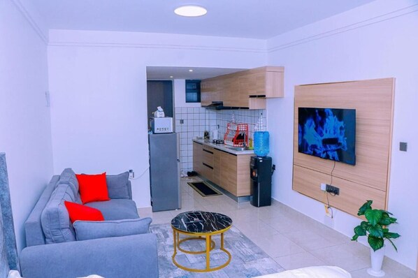 Living area - Charming 1-bedroom apartment in delightful Ruaka with WiFi, fitness room (Ruaka)