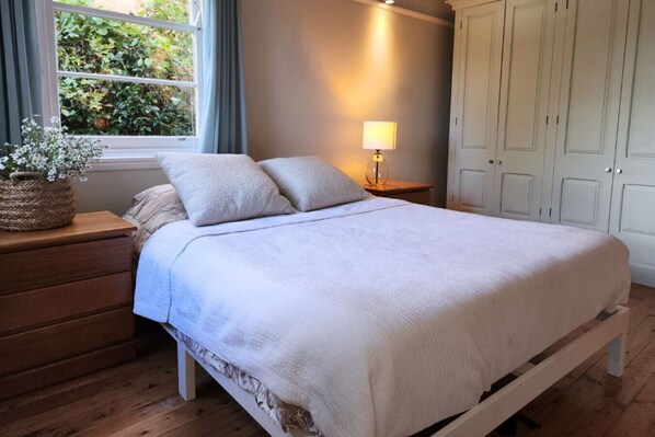 2 bedrooms, WiFi - Stunning 2BR Unit in Queenscliff (Queenscliff)