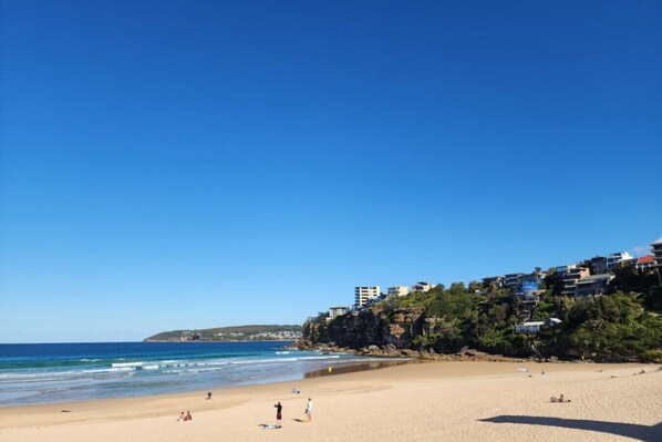 Beach - Stunning 2BR Unit in Queenscliff (Queenscliff)