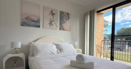 Airy Cronulla beach escape 2 bed