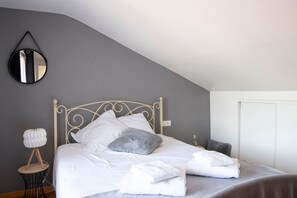 2 chambres, fer et planche Ă repasser, Wi-Fi gratuit, draps fournis