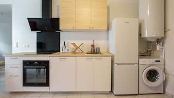 Kühlschrank, Mikrowelle, Ofen, Geschirrspüler