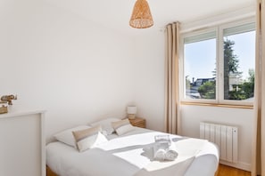 2 bedrooms, iron/ironing board, travel cot, free WiFi