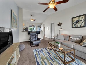Condo, 1 King Bed (Kona Sea Ridge#Y22) | Living area - Kona Sea Ridge#y22 (Kailua-Kona)