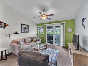 Apartment, 1 King-Bett (Kona Sea Ridge#Y22) | Wohnbereich