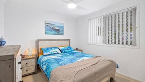 3 bedrooms, iron/ironing board, internet, bed sheets