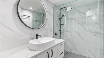 Shower, hair dryer, towels