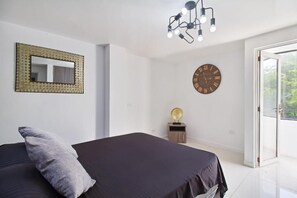 2 bedrooms, iron/ironing board, free WiFi, bed sheets - 2 bedroom apartment safest in Park LLeras (Medellín)