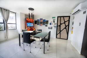 Dining - 2 bedroom apartment safest in Park LLeras (Medellín)
