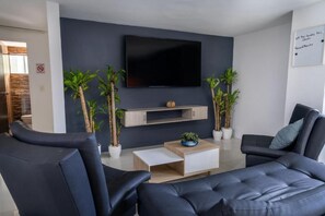 Unclassified image, 2 of 11, button