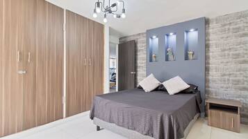 2 slaapkamers, een strijkplank/strijkijzer, gratis wifi, beddengoed