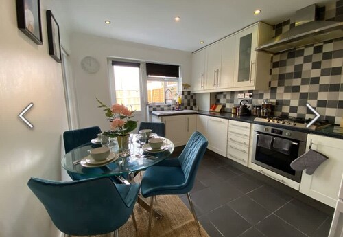 Flamingo Short Let’s Greenleys 4 Bed 2.5 Bath