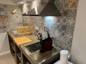 Fridge, oven, stovetop, coffee/tea maker -  Refúgio do Nevoeiro (Studio) (Levada Grande)