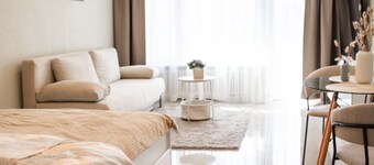 Central, sunny city apartment near Mercedes - top modern