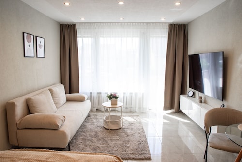 Zentrales, sonniges City-Apartment nahe Mercedes – Top modern