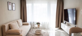 Central, sunny city apartment near Mercedes - top modern