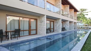 Suíte standard, vista para a piscina | Frigobar, cortinas blackout, ferros/tábuas de passar roupa