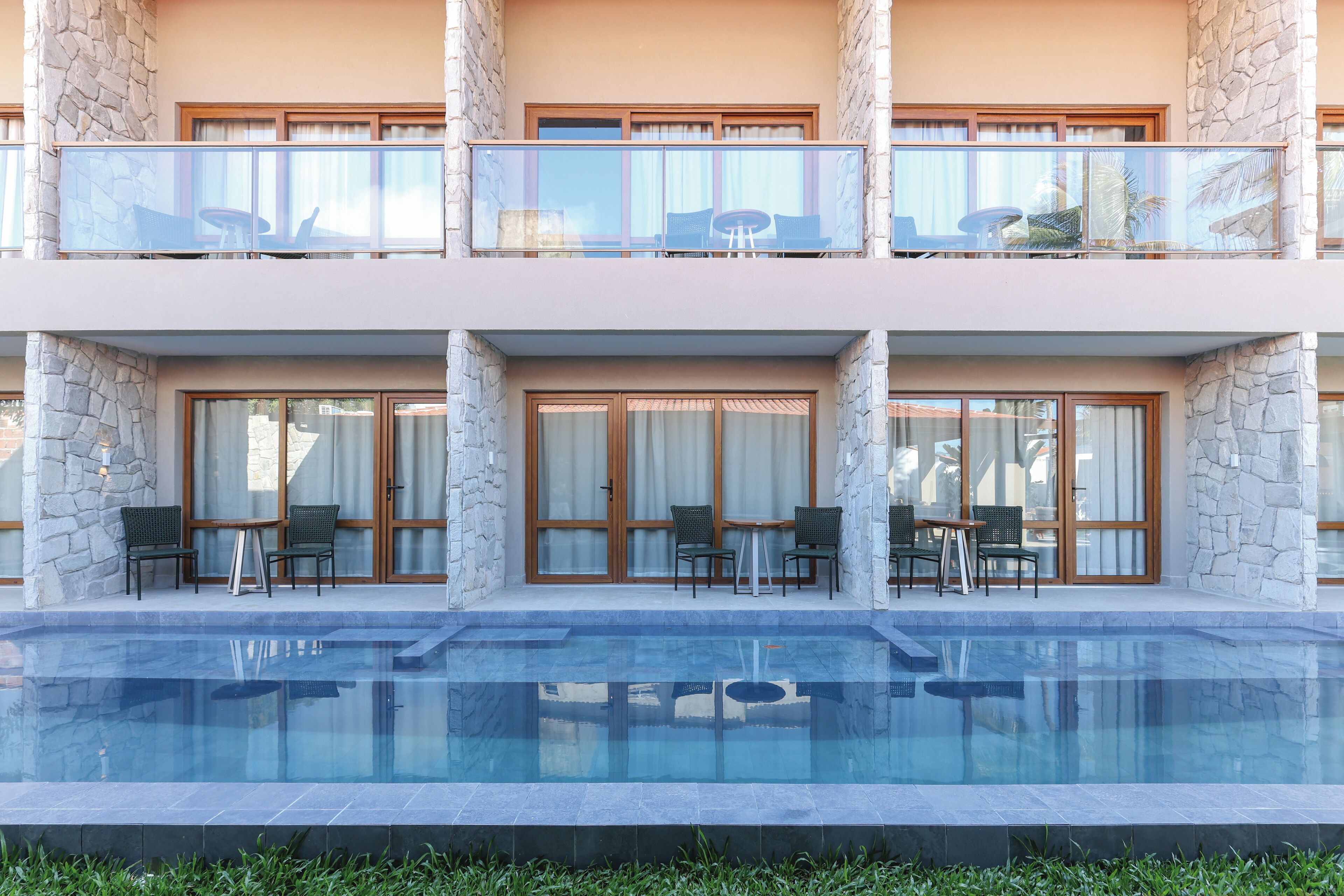 Suite Standard, vista piscina | Minibar, tende oscuranti, ferro/asse da stiro, Wi-Fi gratuito