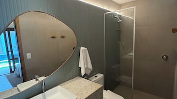 Suite Standar, area taman | Kamar mandi | Handuk, sabun, sampo, dan tisu toilet