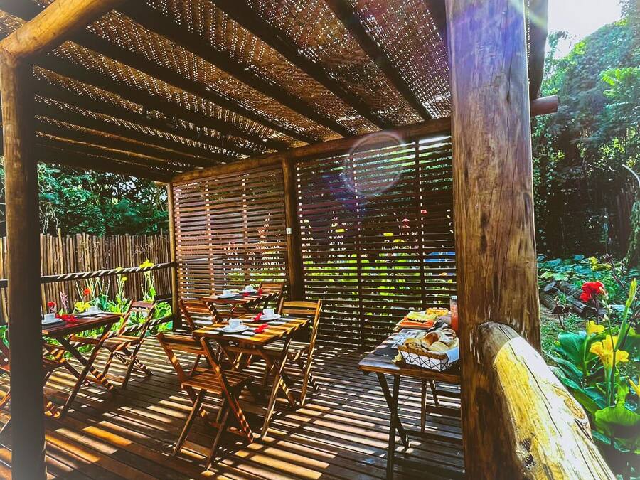 Café da manhã com buffet grátis todos os dias