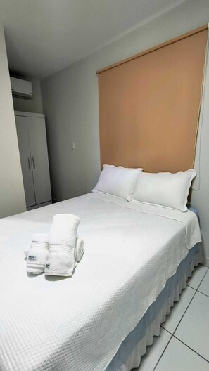 Habitación Confort con 2 camas individuales | Espacio para trabajar con un portátil y wifi gratis