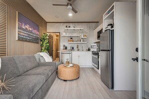 TV connectée, cheminée, chaîne hi-fi, imprimantes