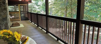 Charming 2-bedroom house in Franklin NC with Bonus apartment above the garage