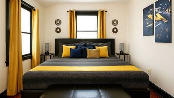 Kamar Klasik, Bebas Asap Rokok | Ruang kerja ramah laptop, setrika/meja setrika, dan Wi-Fi gratis