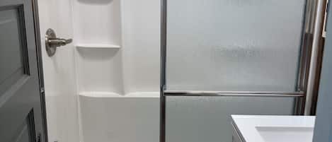 Dusche, Handtücher, Seife, Toilettenpapier
