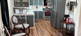 Charming 4-bedroom farmhouse built in 1936. Has WiFi and AC in Enid!