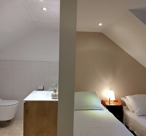 4 Schlafzimmer, Reisekinderbett, kostenloses WLAN, Bettwäsche