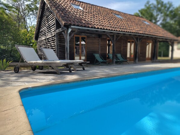 Outdoor pool - Gîte with private pool and airco in the countryside - Dordogne, Périgord Vert (Abjat-sur-Bandiat)