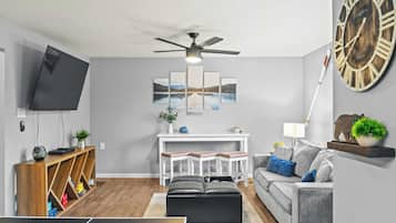 House (3 Bedrooms) | Interior
