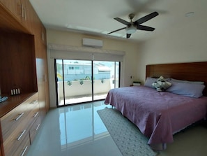 4 slaapkamers, een strijkplank/strijkijzer, gratis wifi, beddengoed